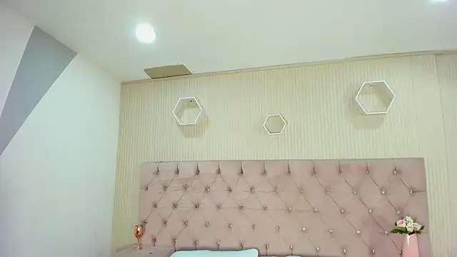 ZarinaWynne online show from 18, 5, 2026