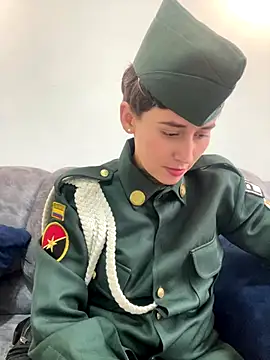 Miia Hoot online show from 23, 11, 2025