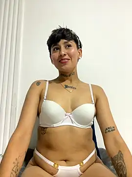 Miia Hoot online show from 19, 11, 2025