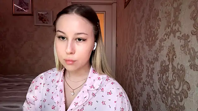 Snapshot of Rose_Lachrymose chatting on 20, 11, 2025 Rose Lachrymose online show from 20, 11, 2025