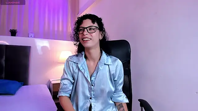 Snapshot of AliceMadnes chatting on 3, 6, 2026 AliceMadnes online show from 3, 6, 2026