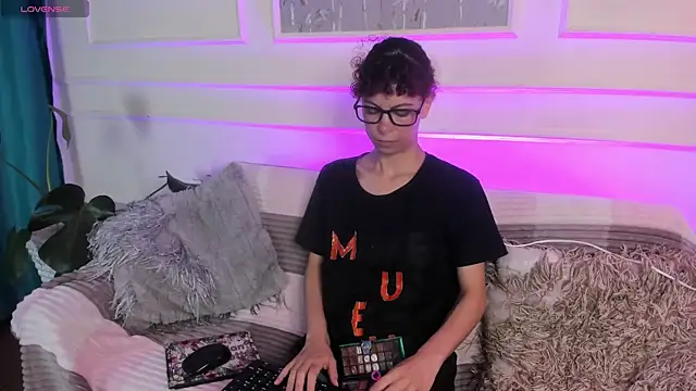 AliceMadnes online show from 15, 2, 2026