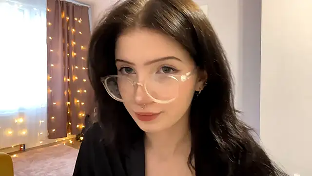 Snapshot of RafaelaLoghry chatting on 19, 11, 2025 RafaelaLoghry online show from 19, 11, 2025