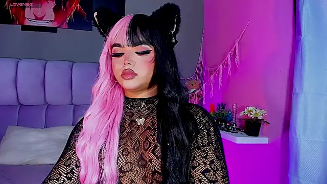 Lovely-Hinata online show from 25, 7, 2026
