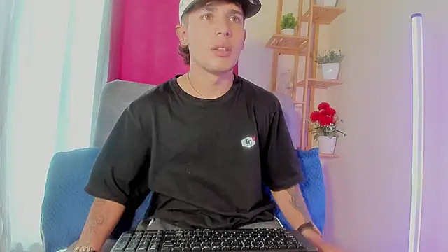 latiin boy21 online show from 14, 11, 2025