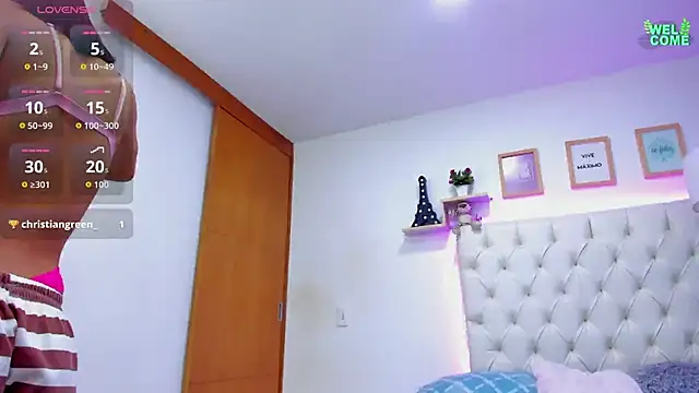 Snapshot of lovely_lizz chatting on 24, 11, 2025 lovely lizz online show from 24, 11, 2025