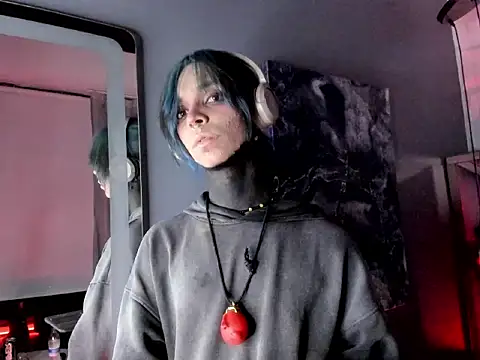 luxiel  online show from 18, 4, 2026