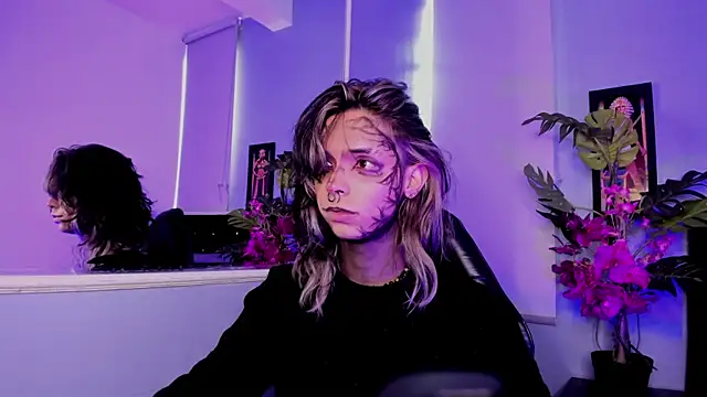 luxiel  online show from 2, 12, 2025