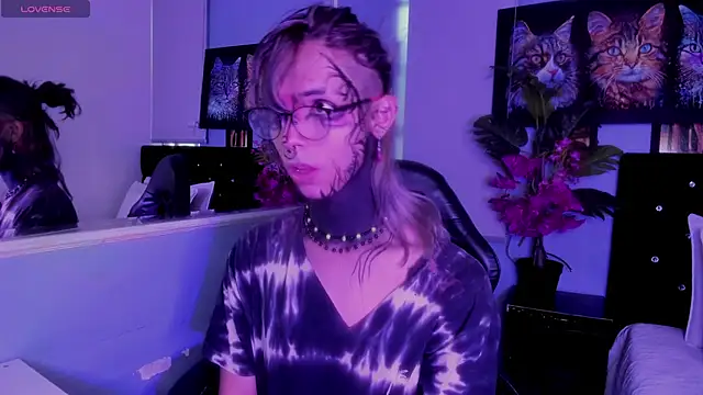 luxiel  online show from 12, 11, 2025