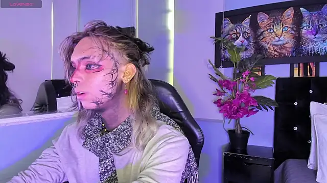 luxiel  online show from 18, 11, 2025