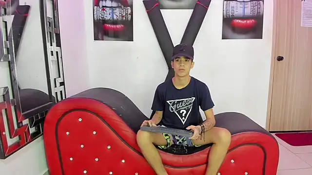 WHITHET BOYS online show from 25, 11, 2025