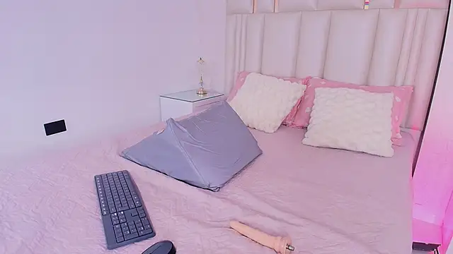 alanarose18 online show from 10, 4, 2026