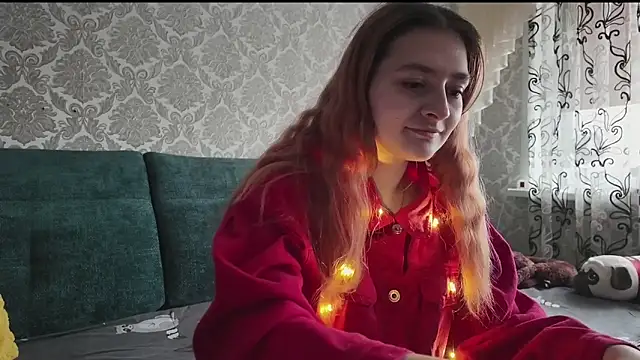 Snapshot of SweetLiaison chatting on 17, 12, 2025 SweetLiaison online show from 17, 12, 2025