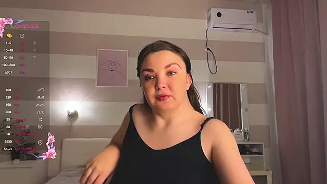 Snapshot of liliaMaivis chatting on 12, 11, 2025 liliaMaivis online show from 12, 11, 2025