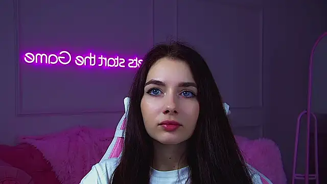 Snapshot of SelenaPonces chatting on 12, 11, 2025 SelenaPonces online show from 12, 11, 2025