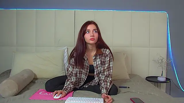 Snapshot of SelenaPonces chatting on 11, 11, 2025 SelenaPonces online show from 11, 11, 2025