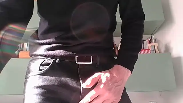 CuteDaddy92 online show from 18, 12, 2025