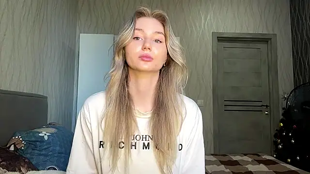 MoonlitCrystalia online show from 29, 6, 2026