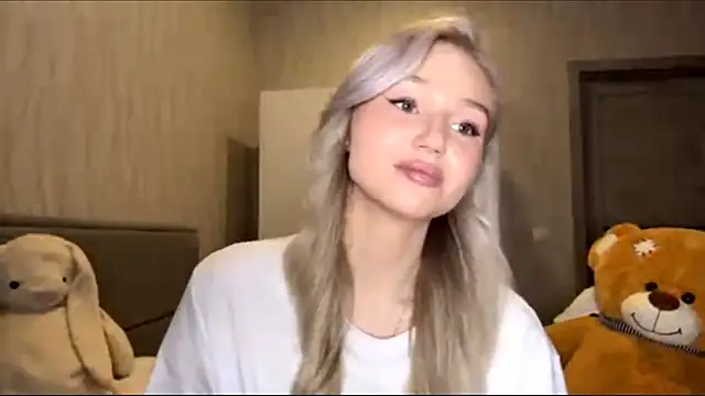 MoonlitCrystalia online show from 9, 11, 2025