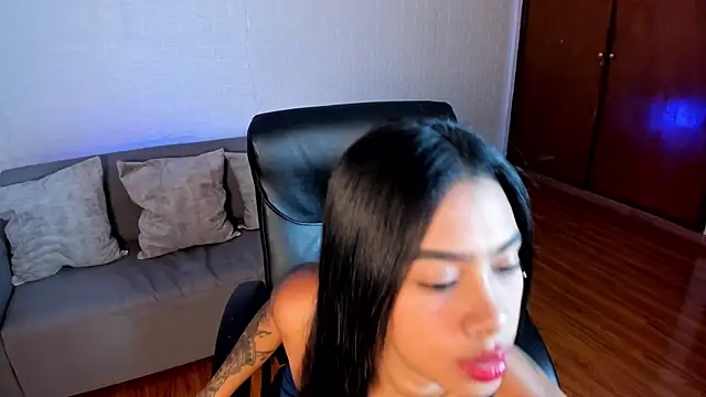 Saara Corraless online show from 19, 11, 2025