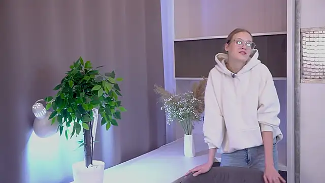 LilianGlenna online show from 9, 11, 2025