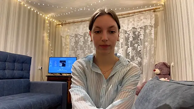 CarliBatas online show from 12, 11, 2025