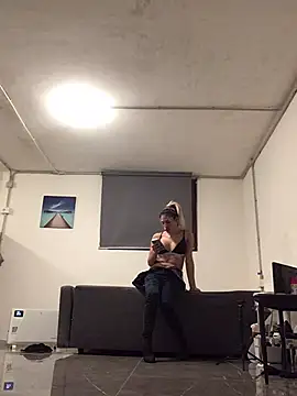 ESTRELLABERECHUCKY online show from 9, 1, 2026