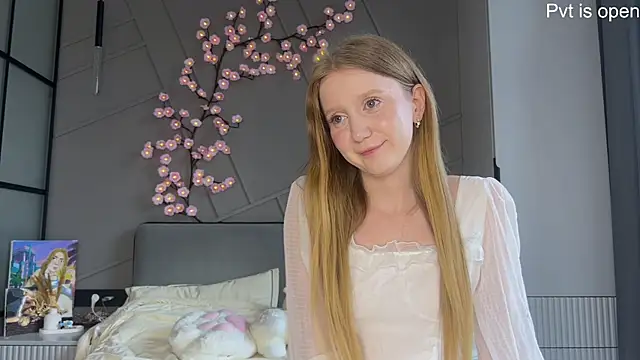 MiraJuicyJune online show from 29, 5, 2026