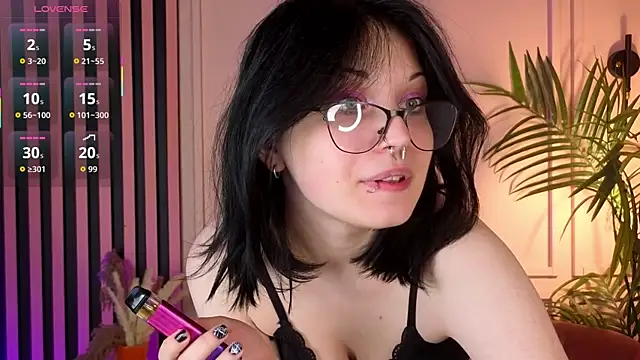 Snapshot of ScarletHarley chatting on 9, 11, 2025 ScarletHarley online show from 9, 11, 2025