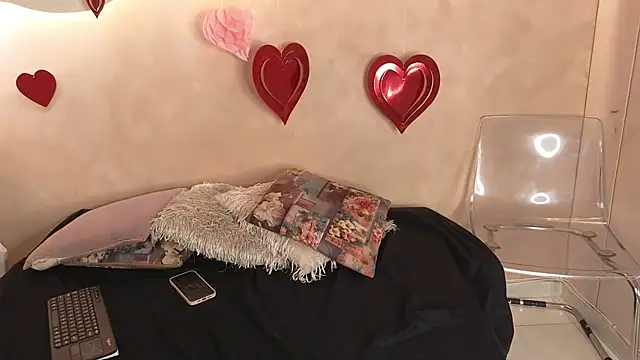 BellaRooux online show from 3, 3, 2026