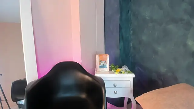 BellaRooux online show from 10, 11, 2025