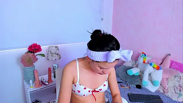 DyanaMoon22 online show from 18, 11, 2025