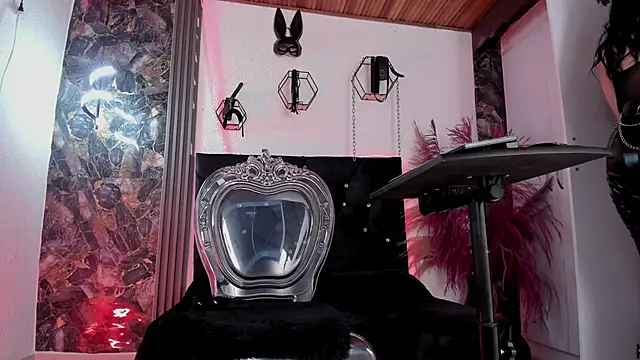 Halley Ravenn online show from 21, 12, 2025