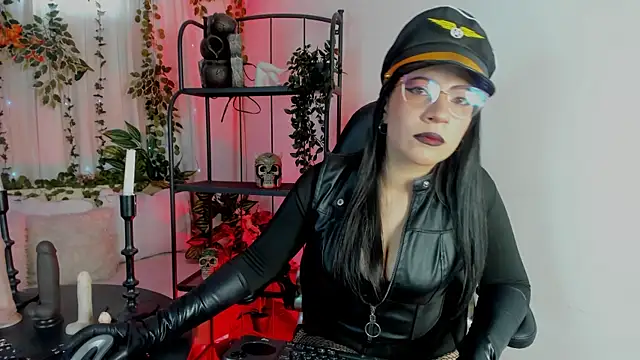 Halley Ravenn online show from 15, 5, 2026