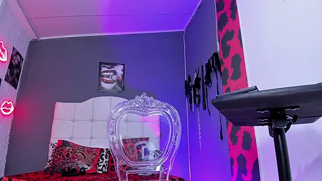 Halley Ravenn online show from 21, 11, 2025