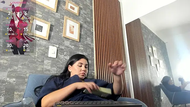 NikkiBotero online show from 19, 12, 2025