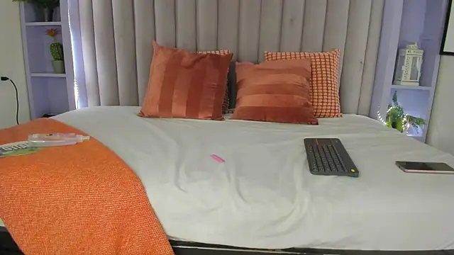 NicoletCherry   online show from 19, 11, 2025