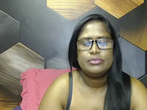 Snapshot of IndianDeluxe chatting on 28, 11, 2025 IndianDeluxe online show from 28, 11, 2025