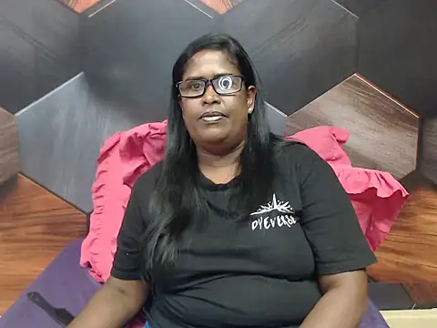 Snapshot of IndianDeluxe chatting on 8, 11, 2025 IndianDeluxe online show from 8, 11, 2025