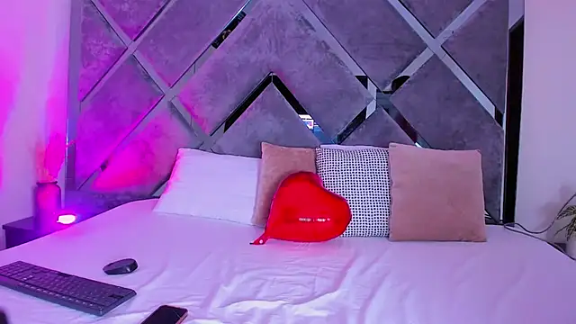 luciagray1 online show from 19, 3, 2026