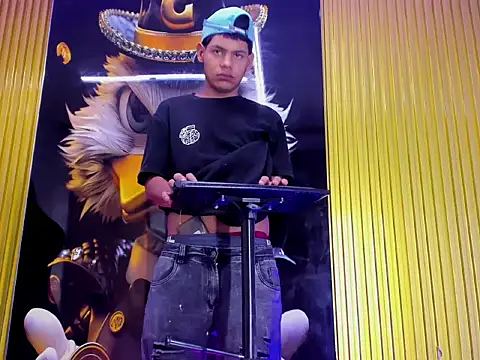 Tommy bigcock19 online show from 17, 11, 2025