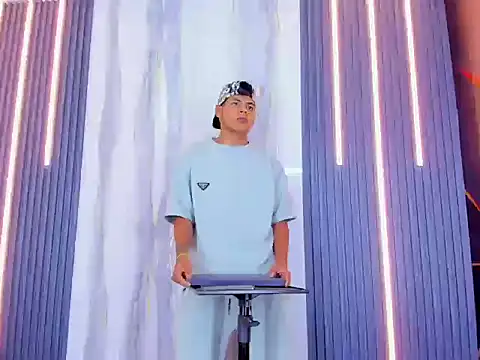 Tommy bigcock19 online show from 12, 11, 2025