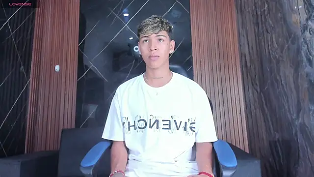 Timmy Kiing  online show from 28, 11, 2025