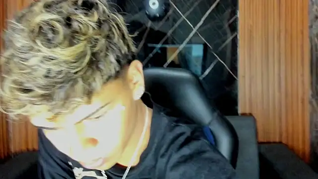 Timmy Kiing  online show from 20, 12, 2025