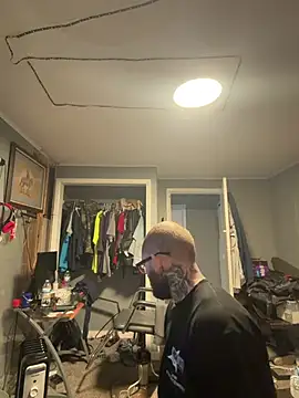 trickydickydaddy online show from 10, 2, 2026