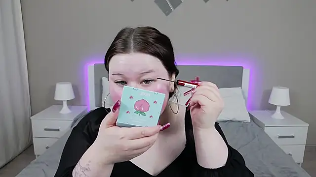 Snapshot of EvaNova_ chatting on 13, 11, 2025 EvaNova online show from 13, 11, 2025