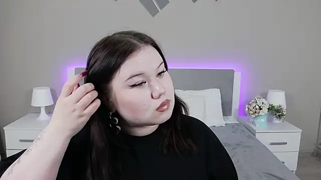 Snapshot of EvaNova_ chatting on 10, 11, 2025 EvaNova online show from 10, 11, 2025