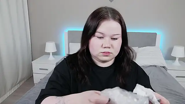 Snapshot of EvaNova_ chatting on 17, 11, 2025 EvaNova online show from 17, 11, 2025