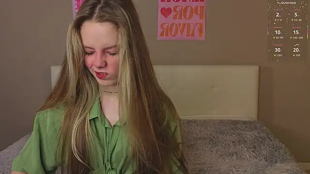 Snapshot of TiffinyMergist chatting on 4, 2, 2026 TiffinyMergist online show from 4, 2, 2026