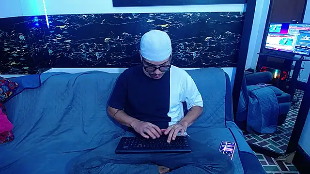 LatinWolfBoy online show from 21, 11, 2025